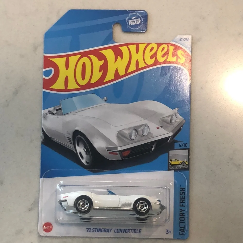 '72 Stingray Convertible - White